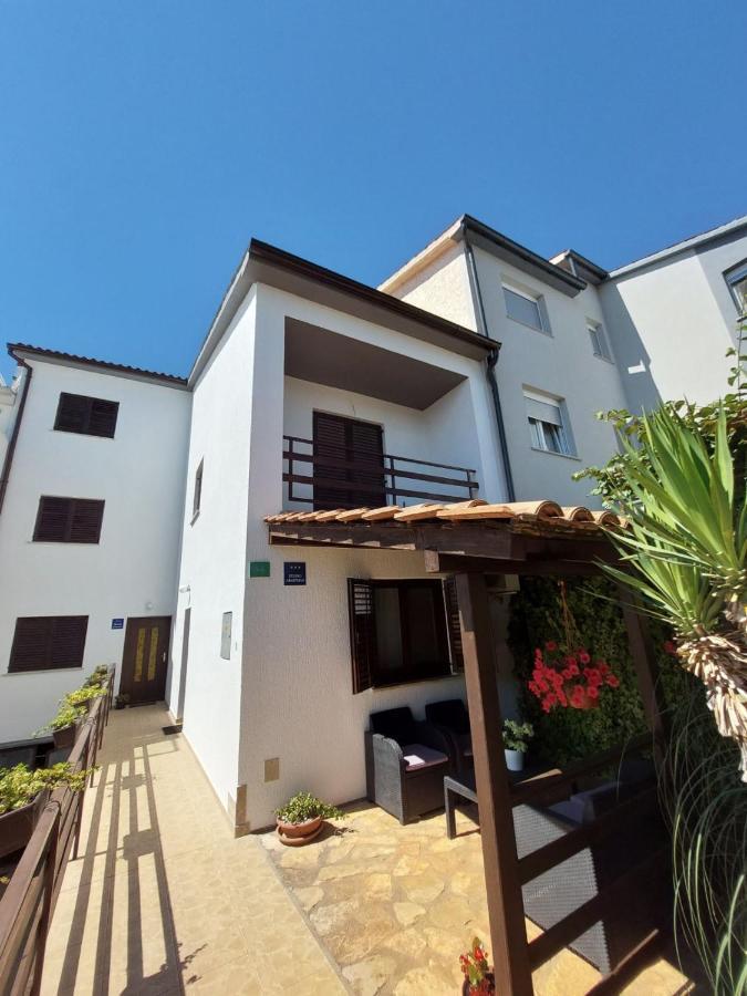 The Big Smile Apartments Пула Екстериор снимка