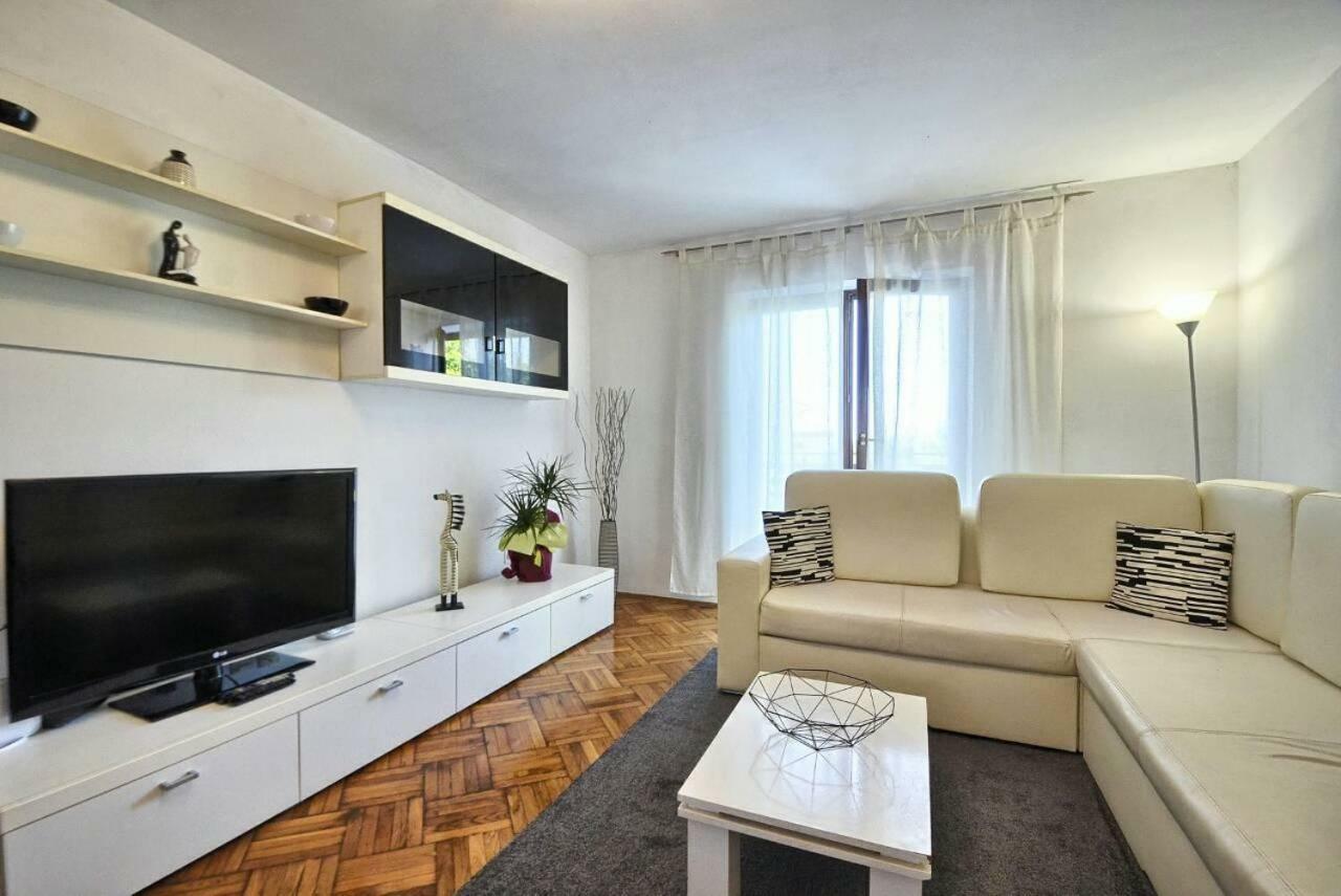The Big Smile Apartments Пула Екстериор снимка
