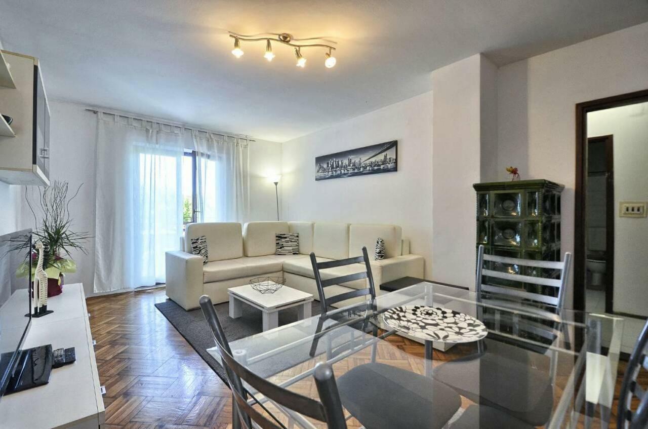The Big Smile Apartments Пула Екстериор снимка