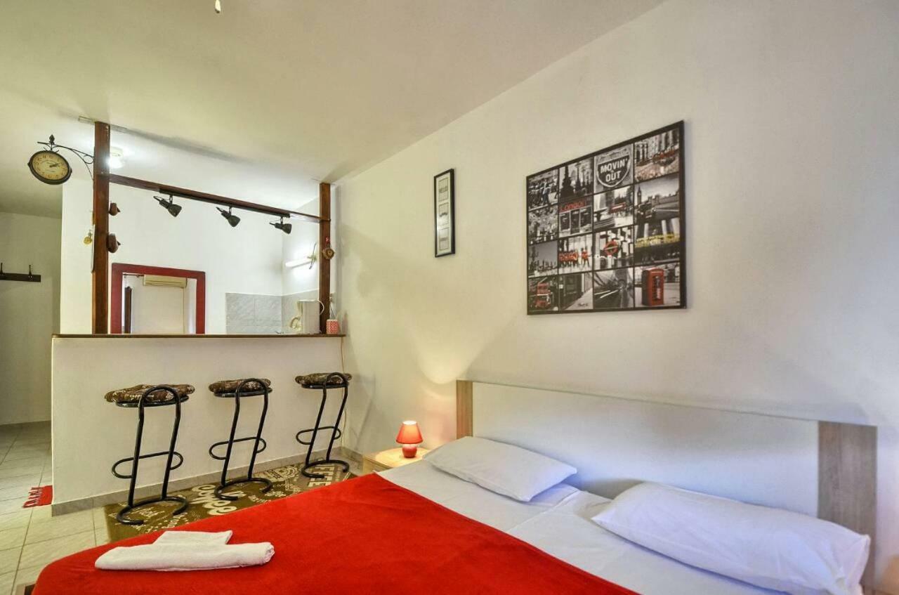 The Big Smile Apartments Пула Екстериор снимка